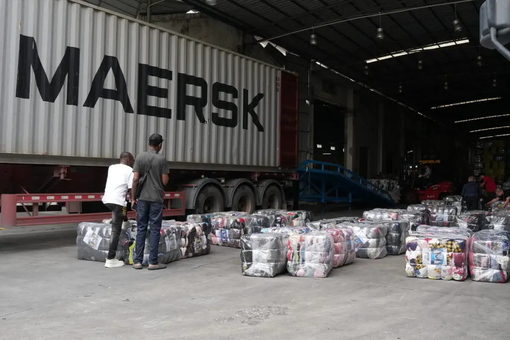 Rossboss | how many bales fit in a container