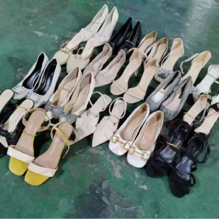 Second-hand women's shoes bales, assorted colors and styles, RossBoss used shoes wholesale.